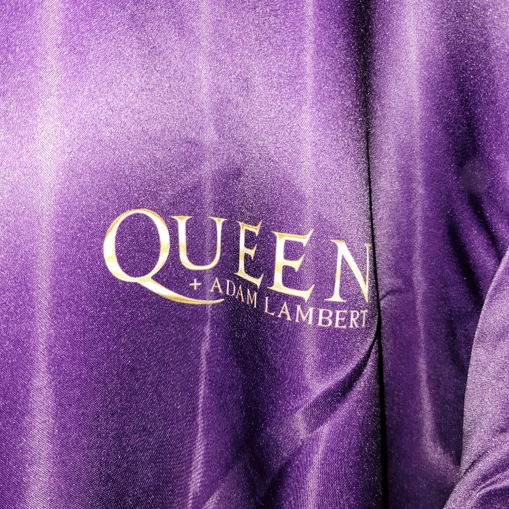 Queen + Adam Lambert VIP Robe One Size - Picture 2 of 6